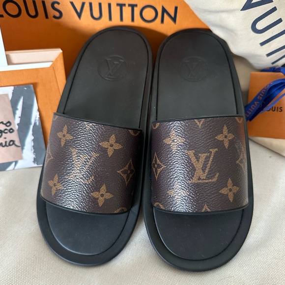Louis Vuitton Sunbath Flat Mule - Picture 7 of 8